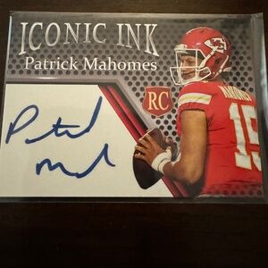 Patrick Mahomes football card